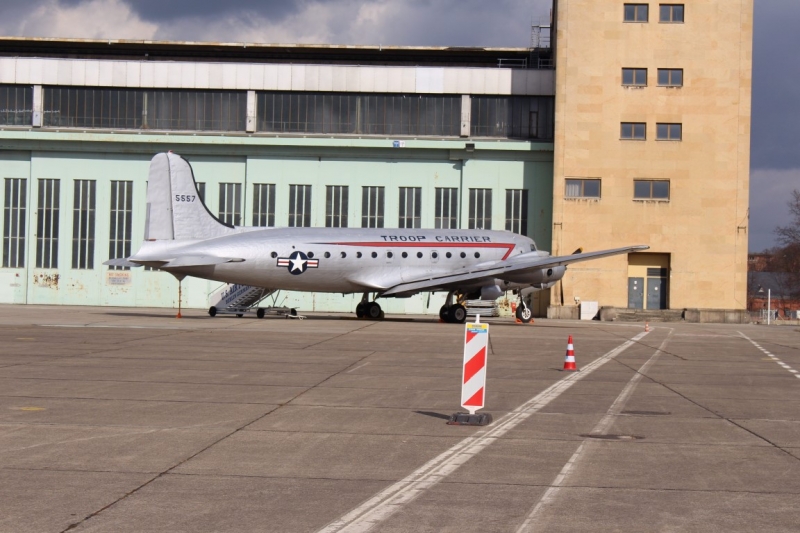 Flugzeug-Berlin-Tempelhof