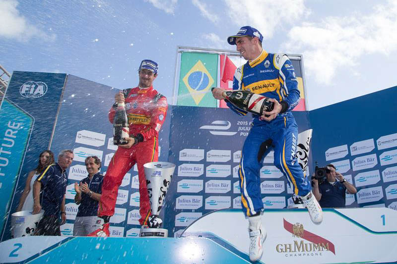 Lucas-di-Grassi-Sebastien-Buemi-Podium-Champagner-Mumm