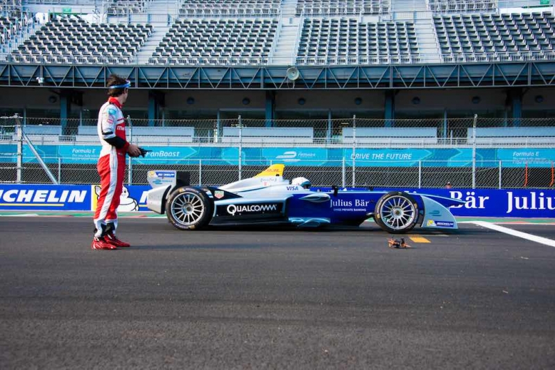 Bruno Senna gegen Scott Speed mit Drohne und Formel E