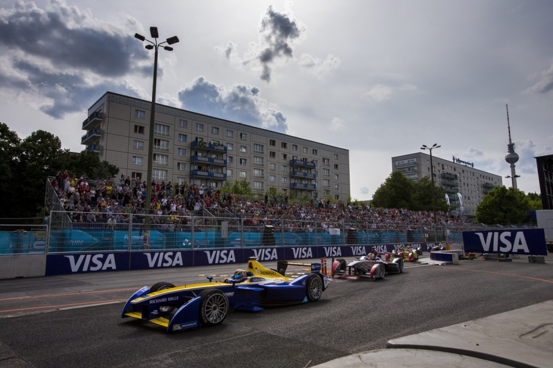 Sebastien-TV-leading-Berlin-ePrix-2016-TV-Tower