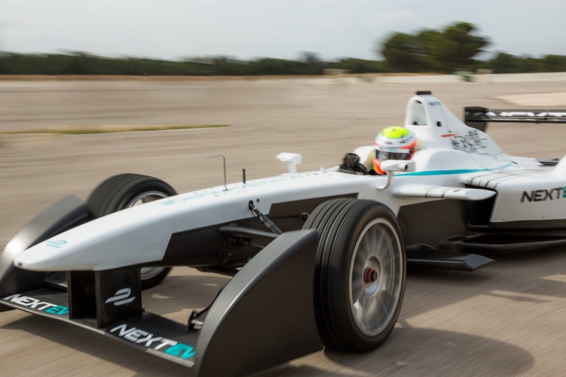 NextEV-New-White-Livery-Season-3-on-Track