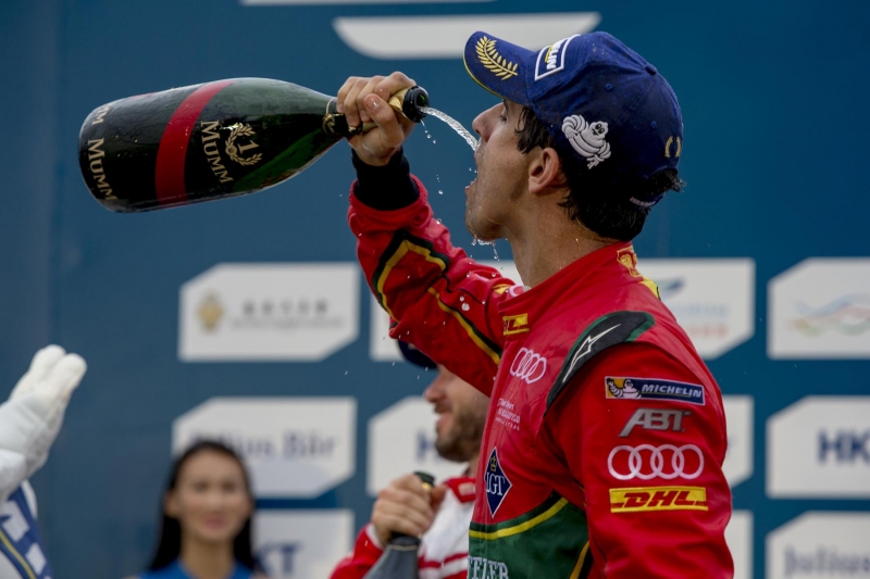 Lucas-di-Grassi-drinking-Champagne-Hong-Kong
