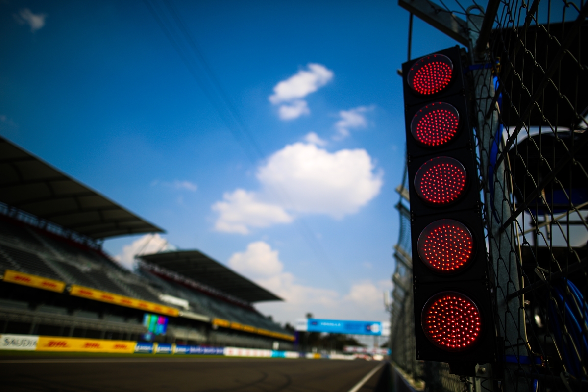 Red-Light-Mexico-Start-Line