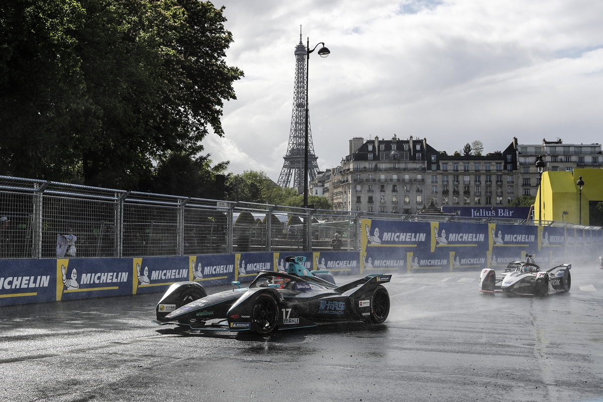 Gary-Paffett-Wet-Track-Eiffel-Tower