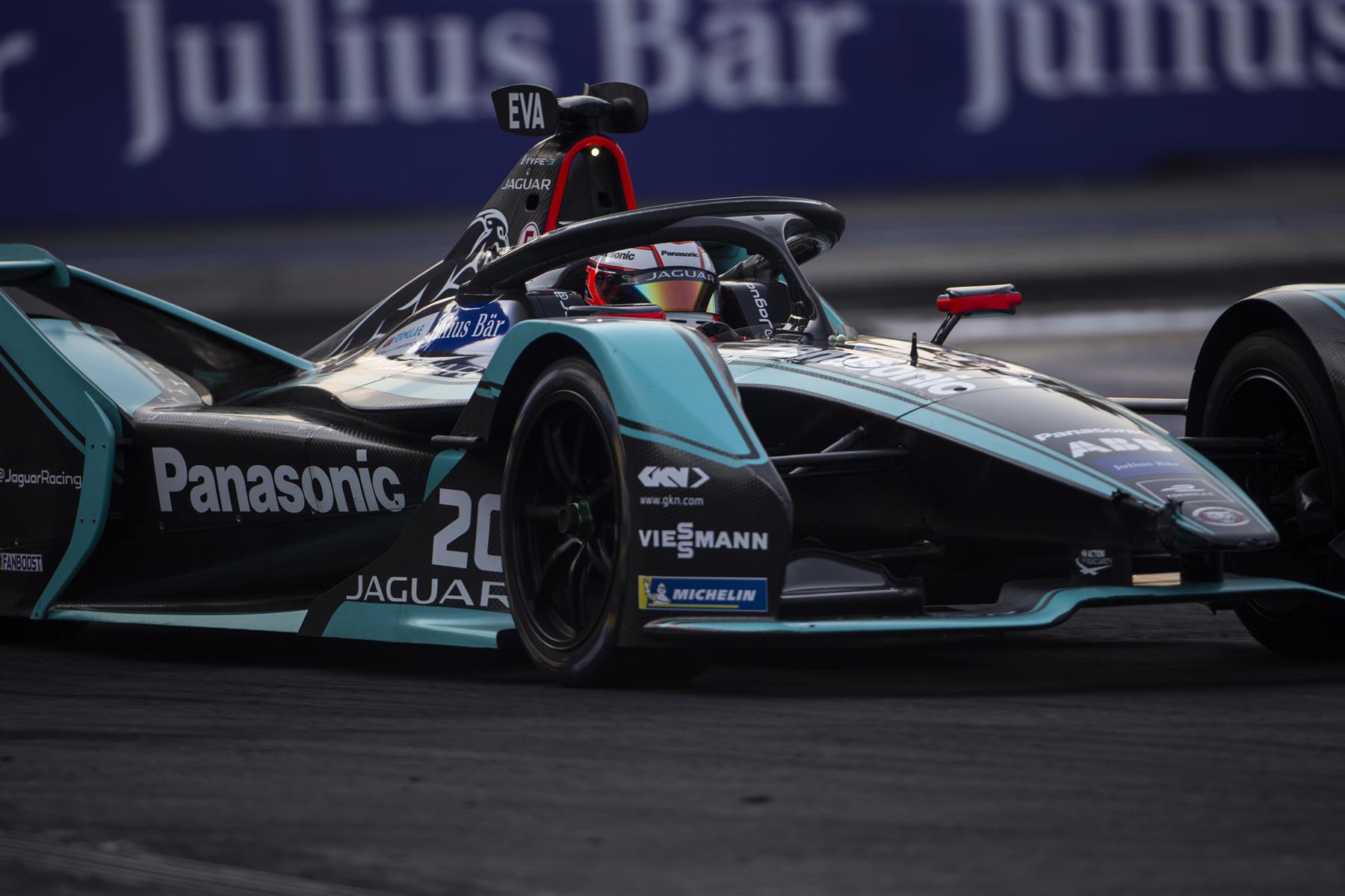 Jaguar-Formula-E-Car-Viessmann