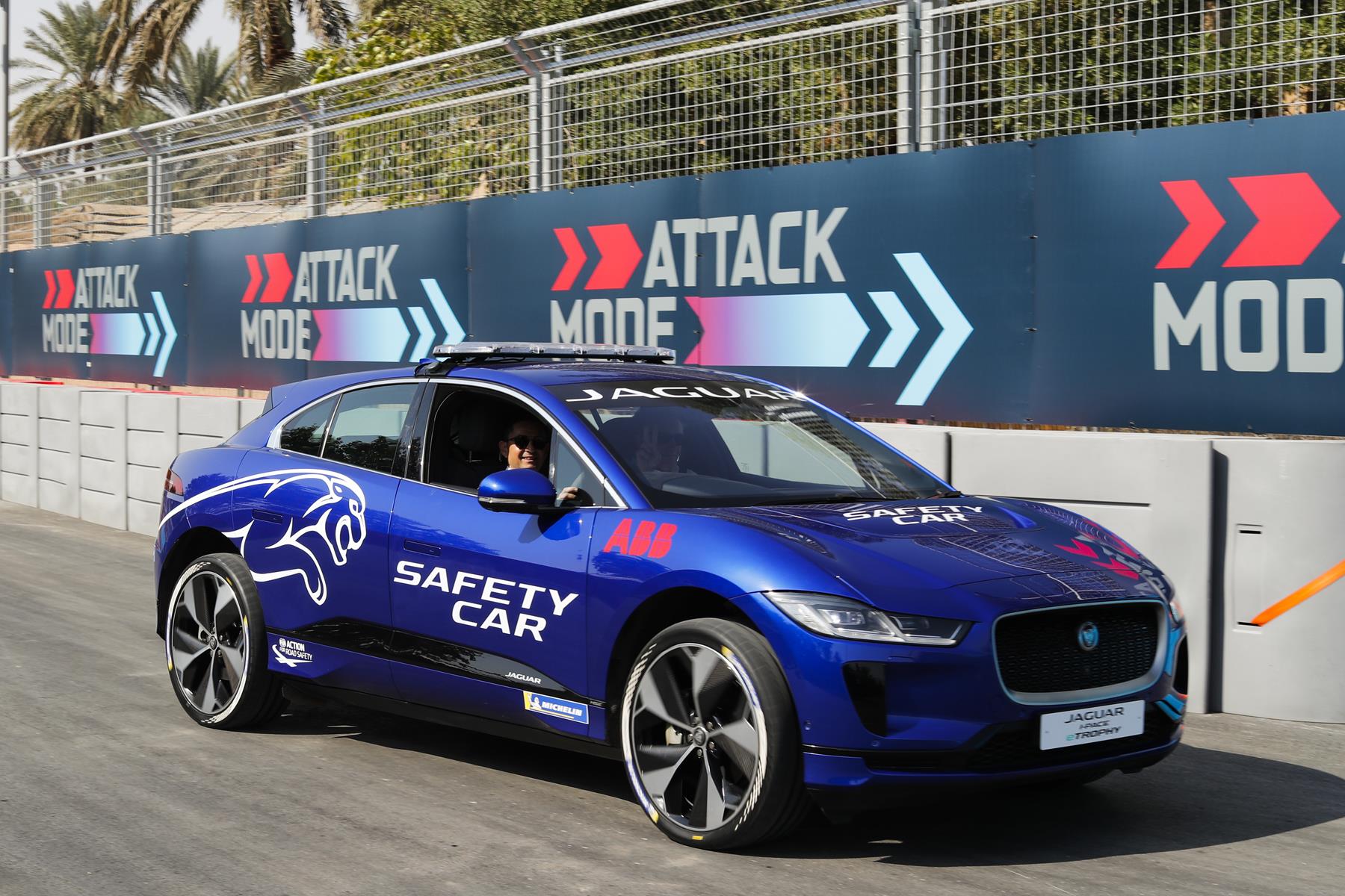 Jaguar-I-Pace-eTrophy-Safety-Car