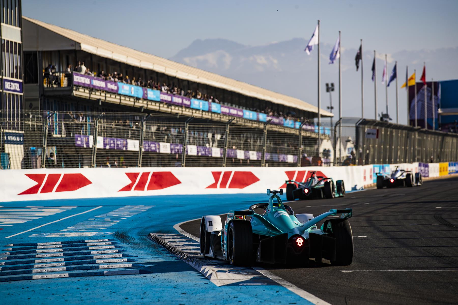 Nio-from-behind-Marrakesh