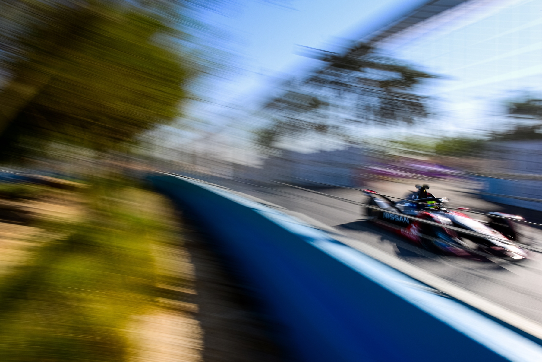 Nissan-Diriyah-Panning-Shot-Rowland