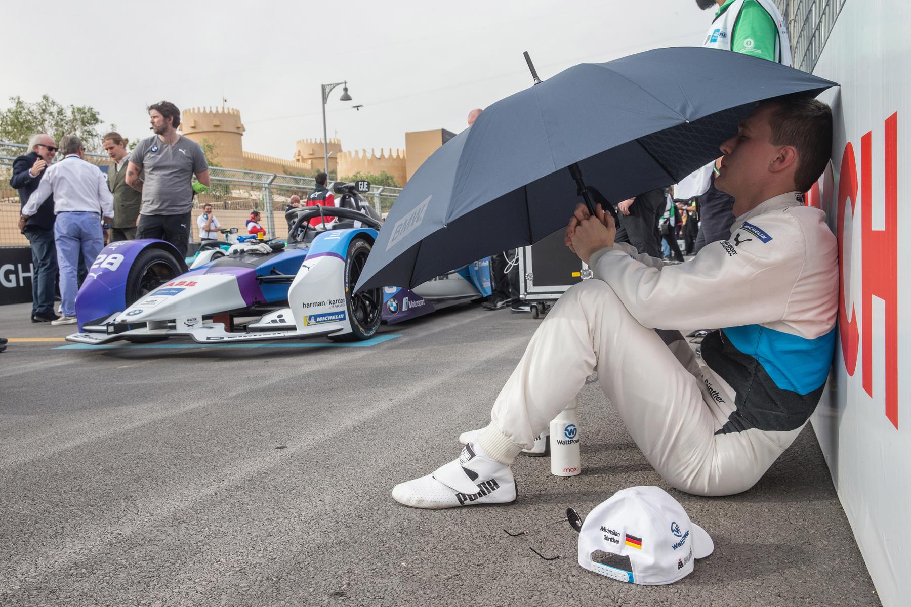 Günther-Face-Diriyah-Helmet-BMW