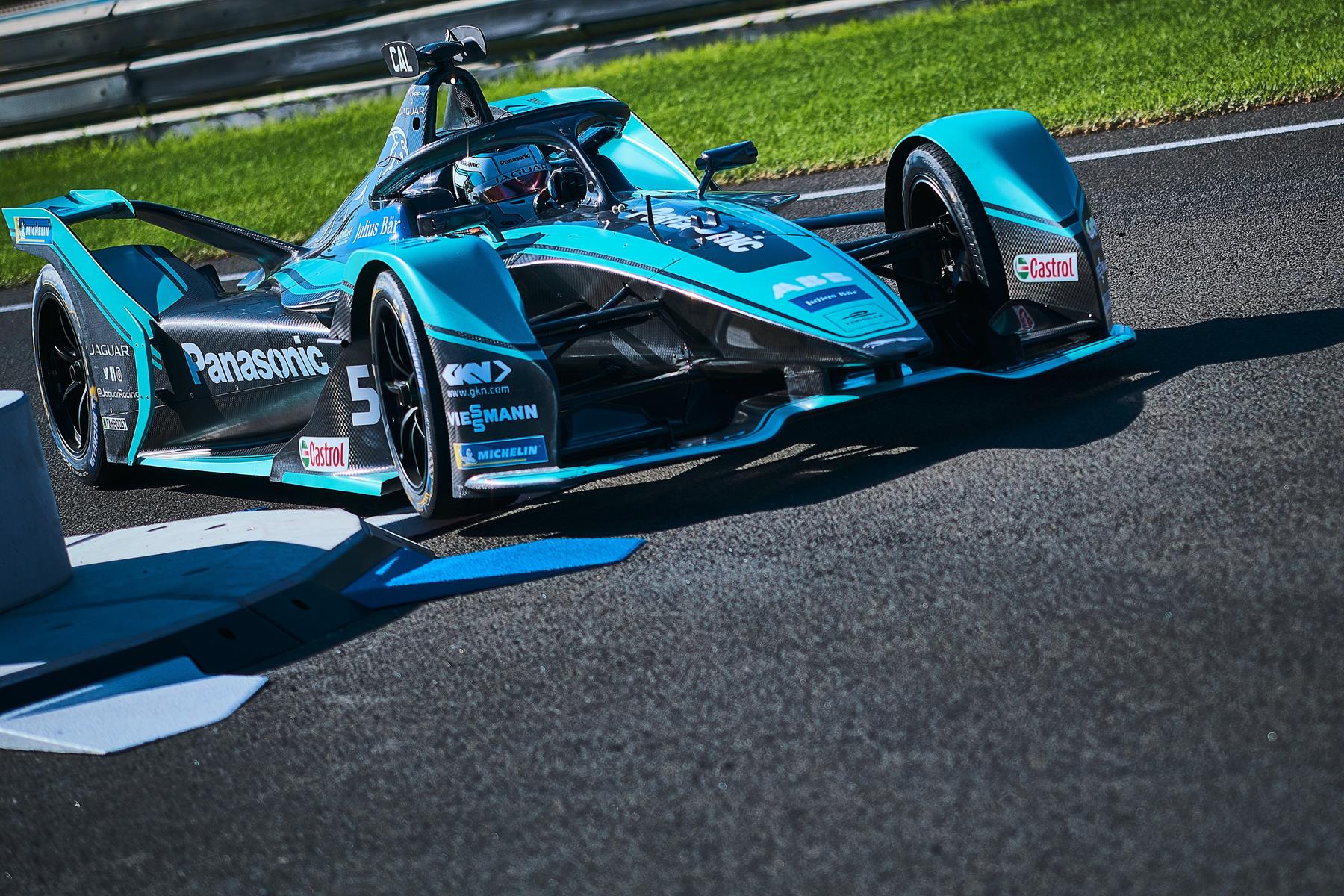 James-Calado-Panasonic-Jaguar-Racing-Valencia-Test-Chicane-Jamie-Sheldrick-Spacesuit-Media