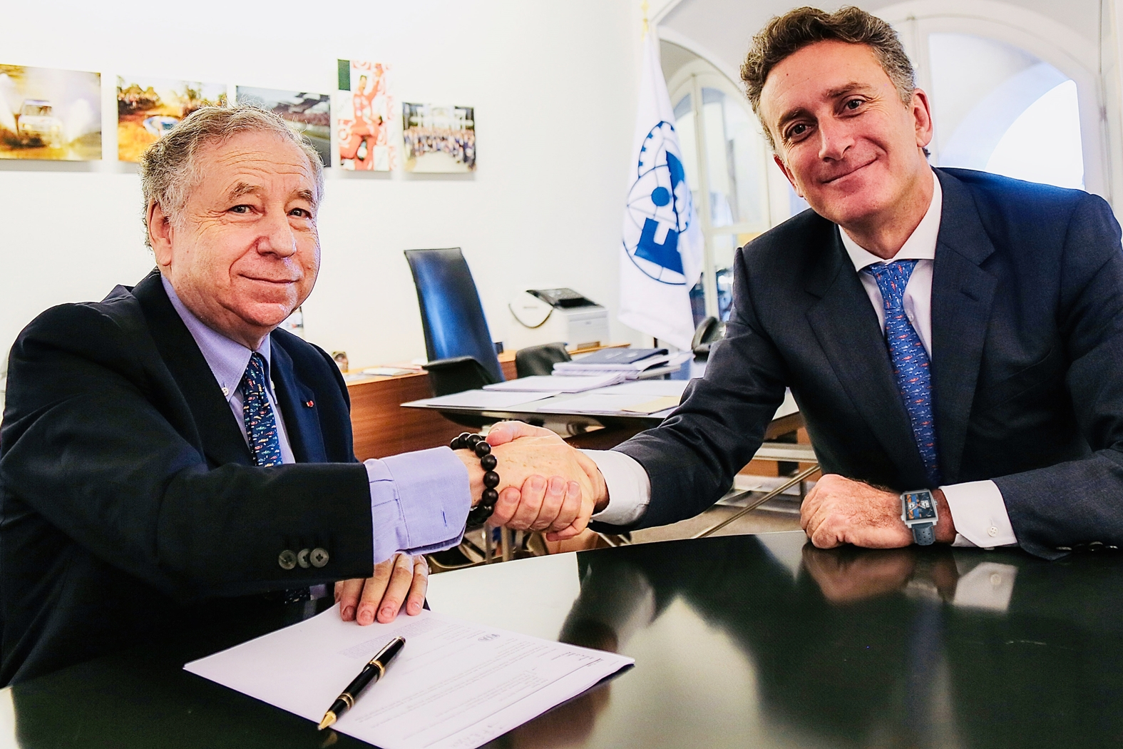 Agag-Todt-Shake-Hands