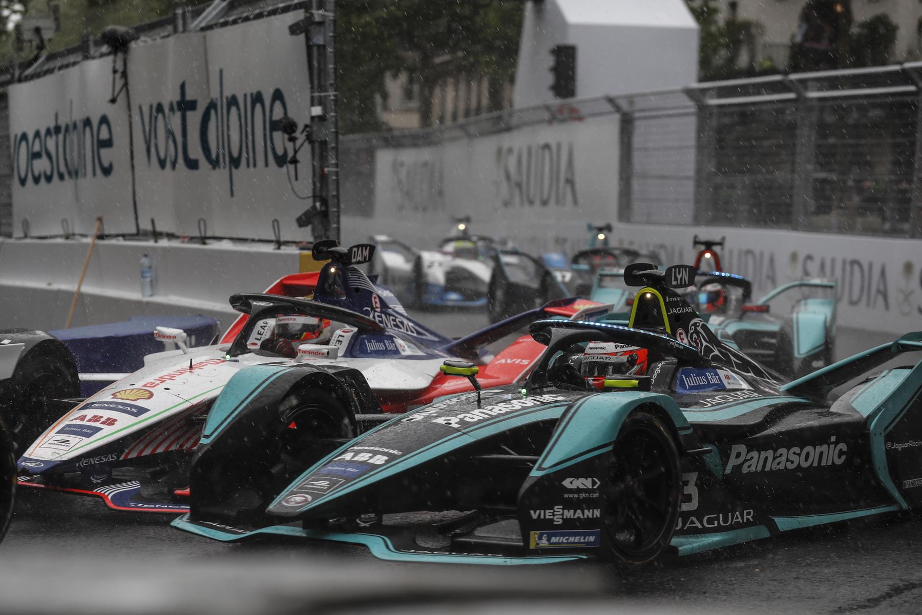 Jaguar-Mahindra-fight-Paris-Rain-2019