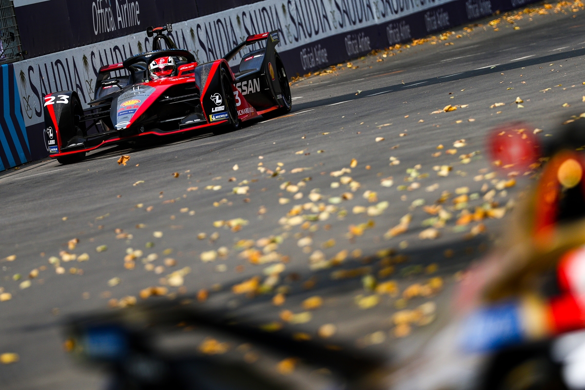 Sebastien-Buemi-Nissan-edams-Leaves-Santiago