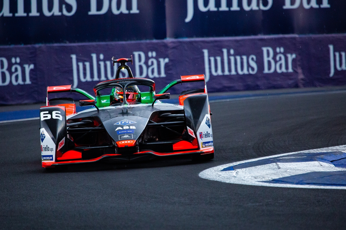 Sebastien-Buemi-Nissan-edams-Leaves-Santiago