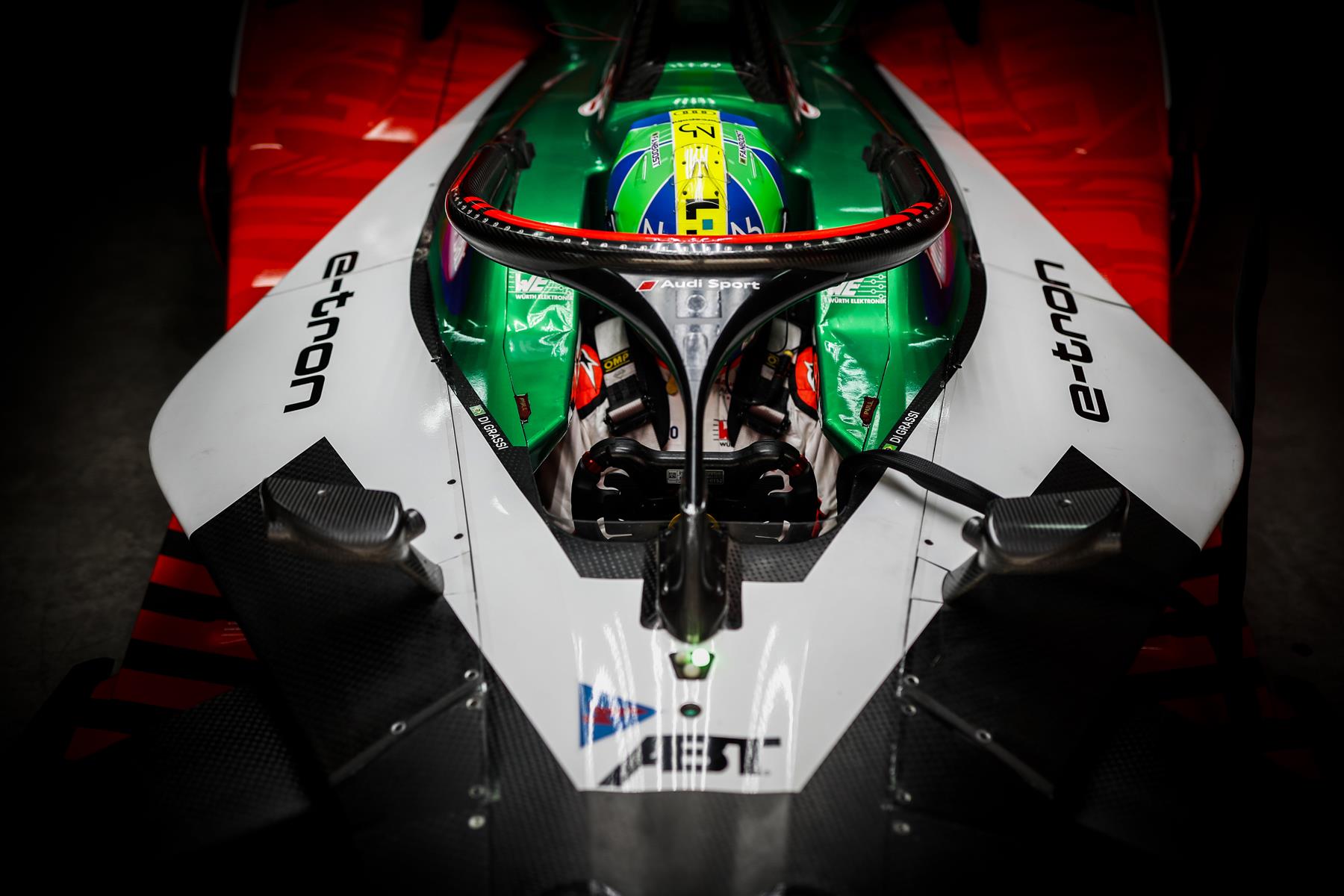 Lucas-di-Grassi-behind-Halo