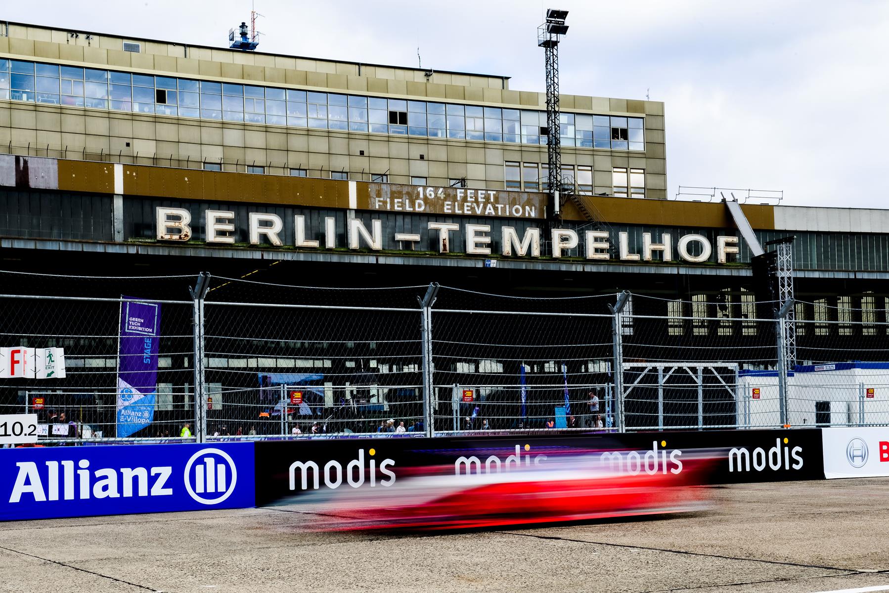 Berlin-Tempelhof-Schriftzug-Formel-E