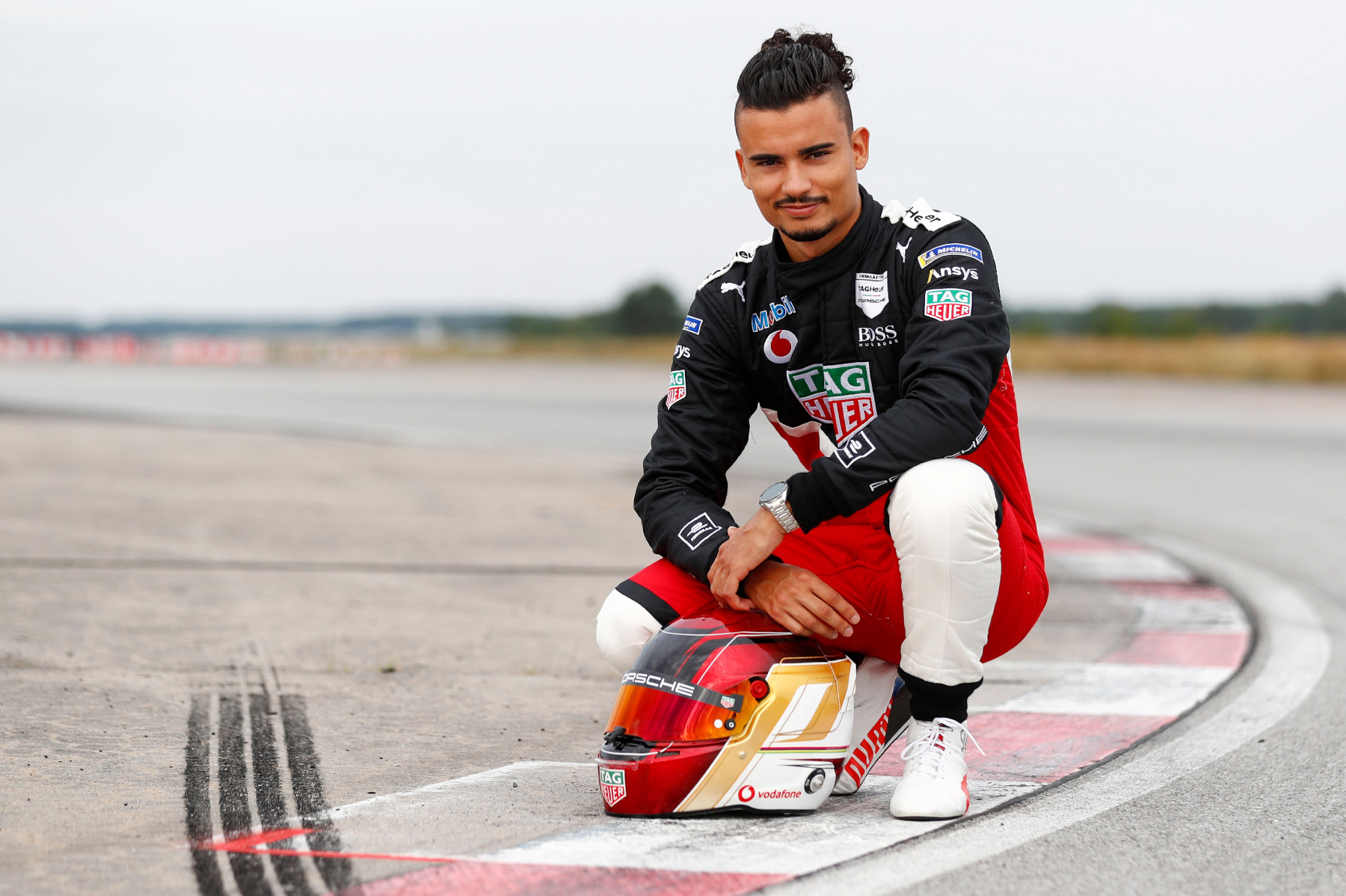 Wehrlein-Kerb-Helmet-Porsche-Race-Suit