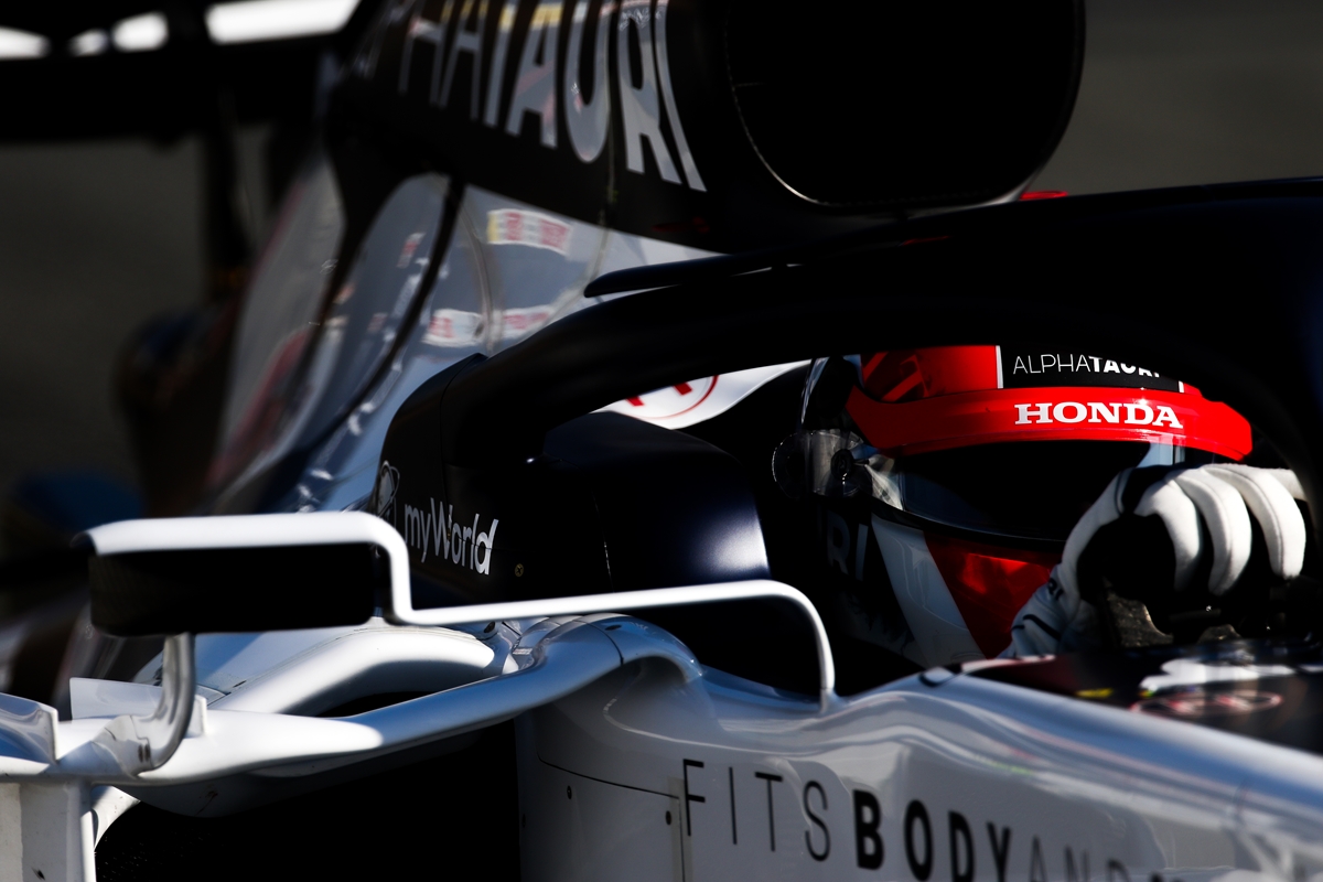 Honda-Helmet-Kvyat-Pre-Season-Testing-Barcelona