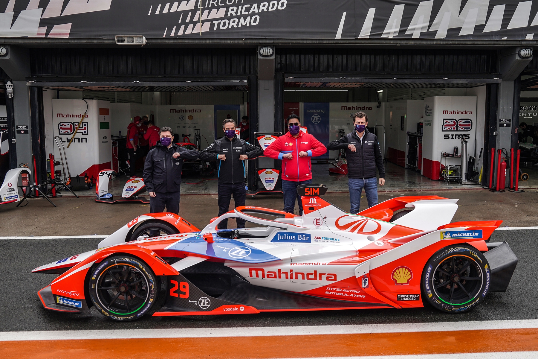 Mahindra-Pitlane-Ricardo-Tormo