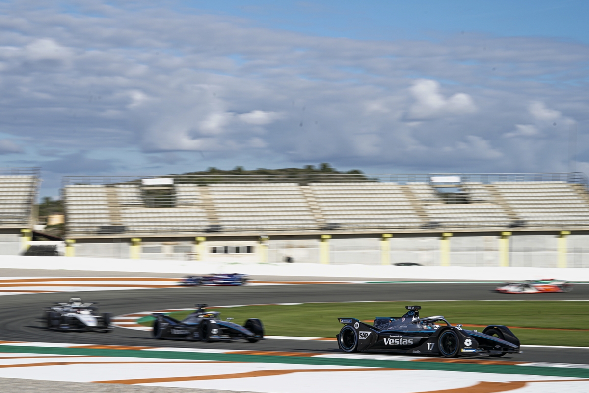 Circuit-Ricardo-Tormo-Mercedes-Test-Race