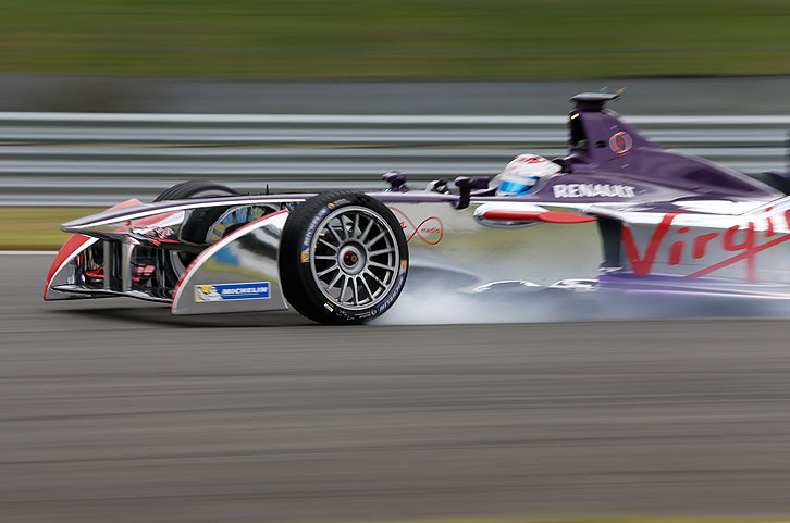 Virgin Formel E Auto im Rennen