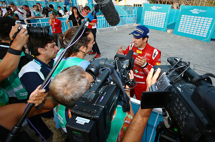 Lucas di Grassi beim Interview in Peking