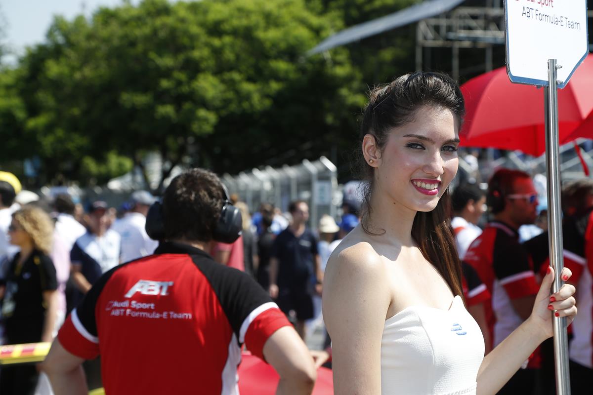Grid-Girl-Formula-E