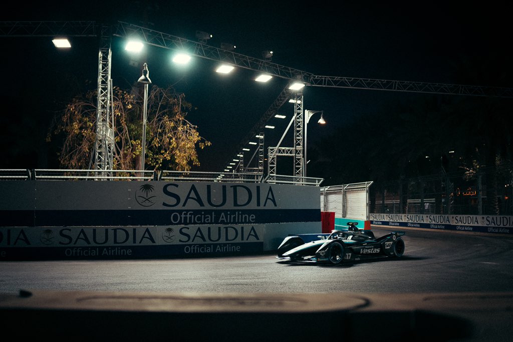 Nyck-de-Vries-FP1-Diriyah