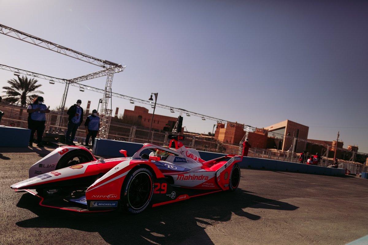 Oliver-Rowland-Pit-Exit-Diriyah-Shakedown
