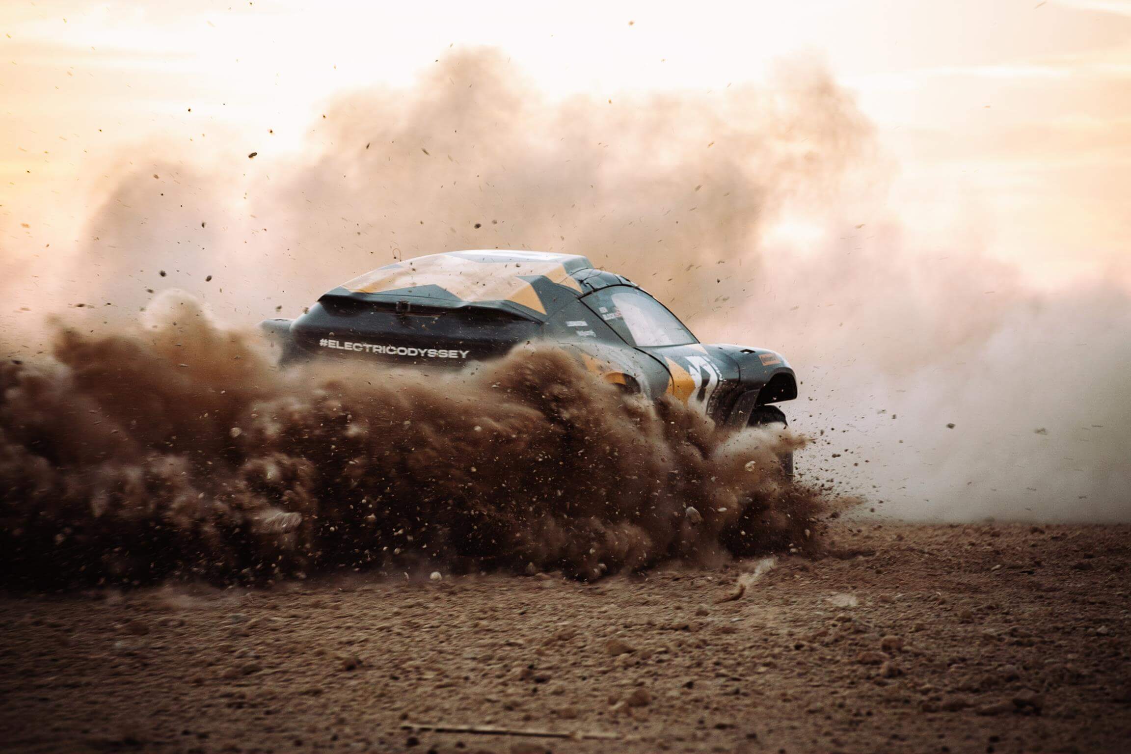 Extreme-E-Car-Dust
