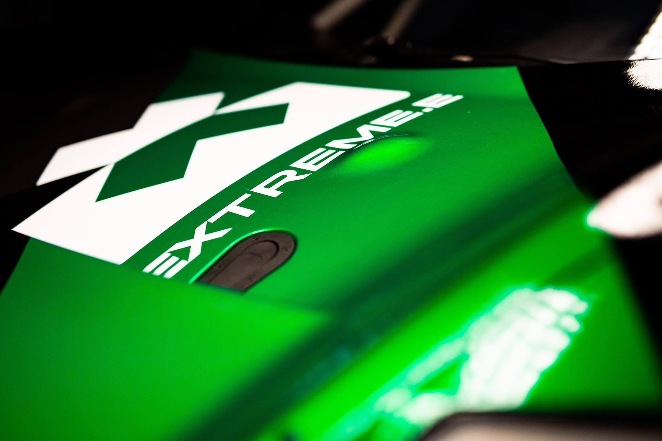 Extreme-E-Logo-auf-Auto