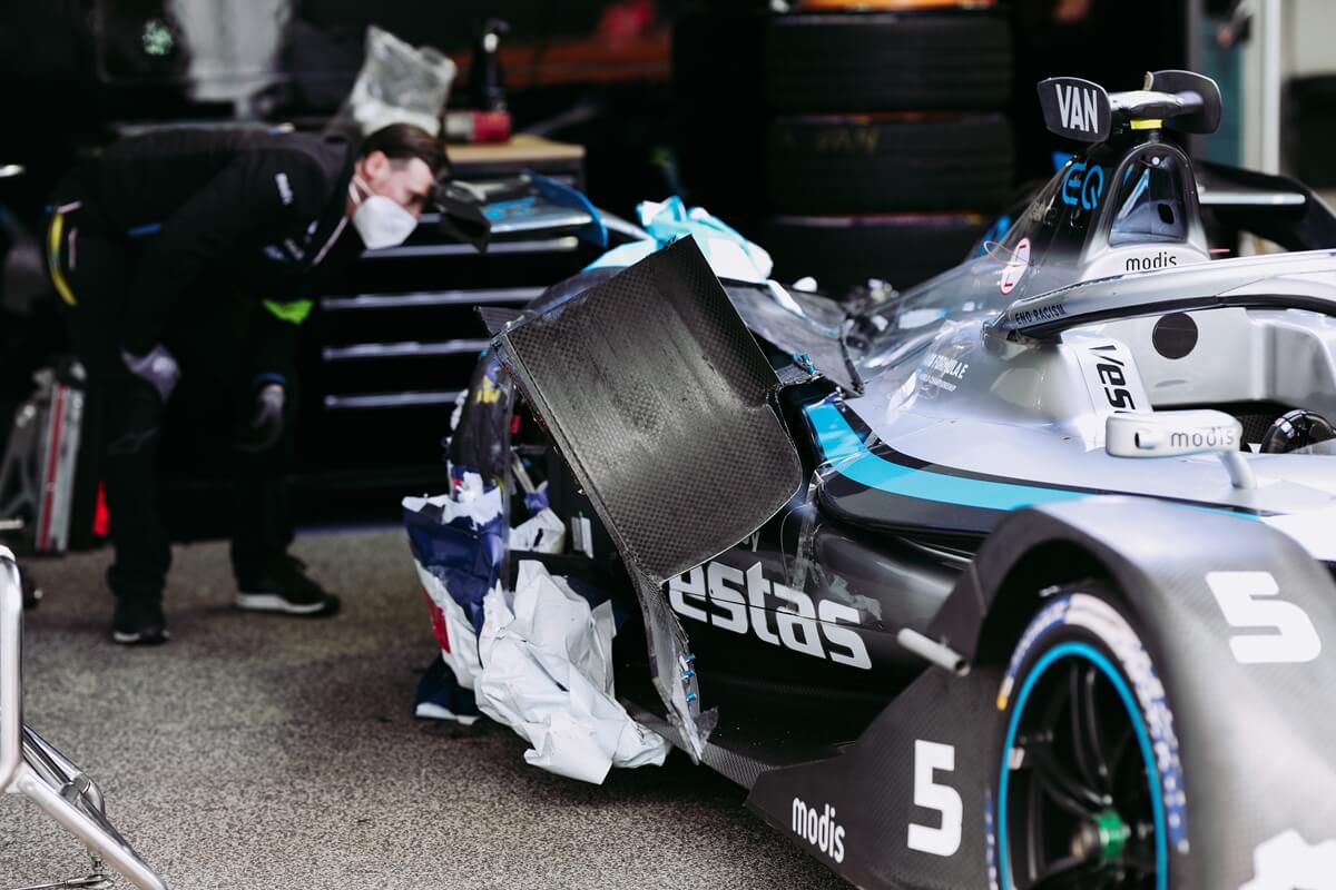 Rear-Tyre-Broken-Mercedes-Silver-Arrow-Rome