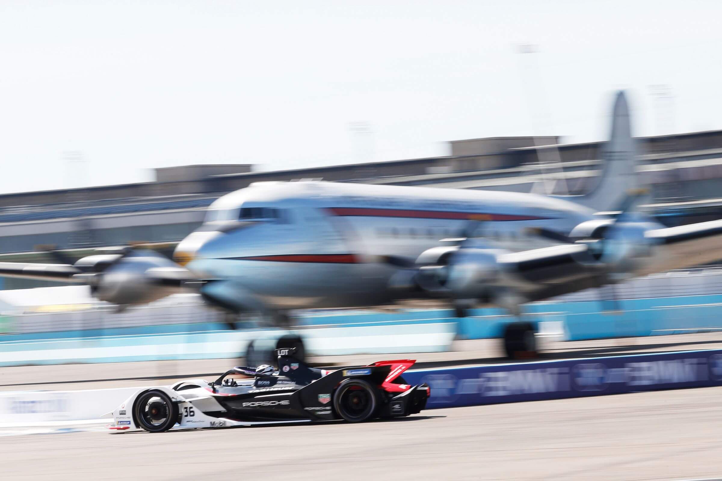 Formula-E-Car-Porsche-in-front-of-Airplane-Tempelhof-Berlin