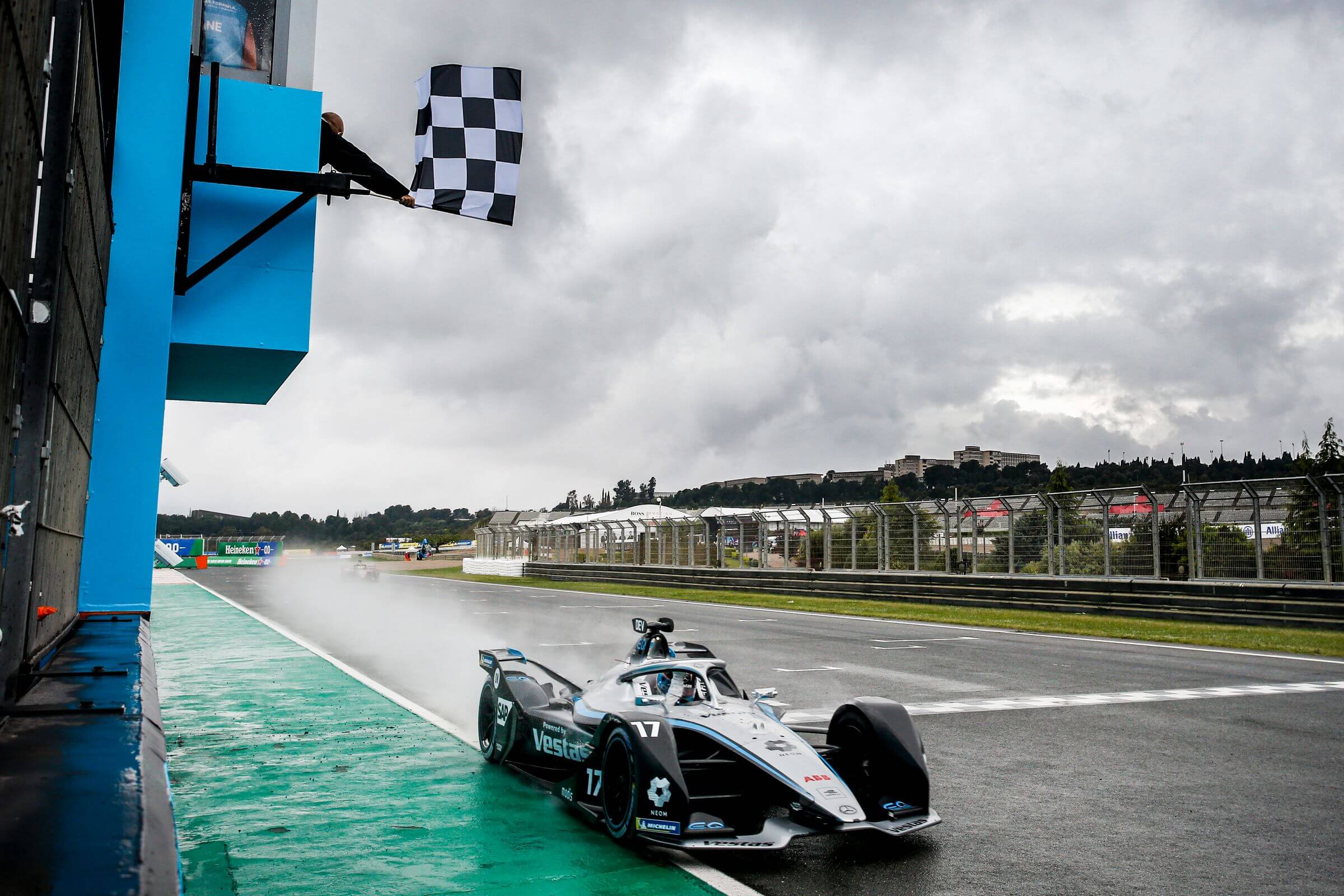 Nyck-de-Vries-Mercedes-win-Valencia-Rain