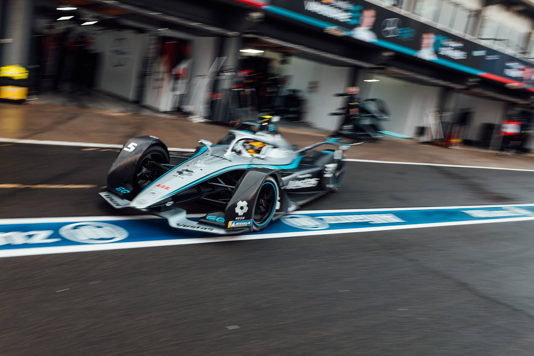 Vandoorne-pitlane-valencia