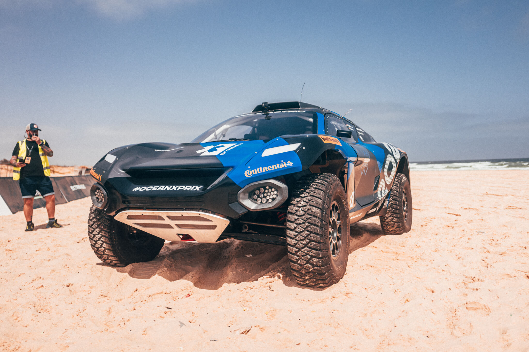 Extreme-E-Car-Beach-Senegal