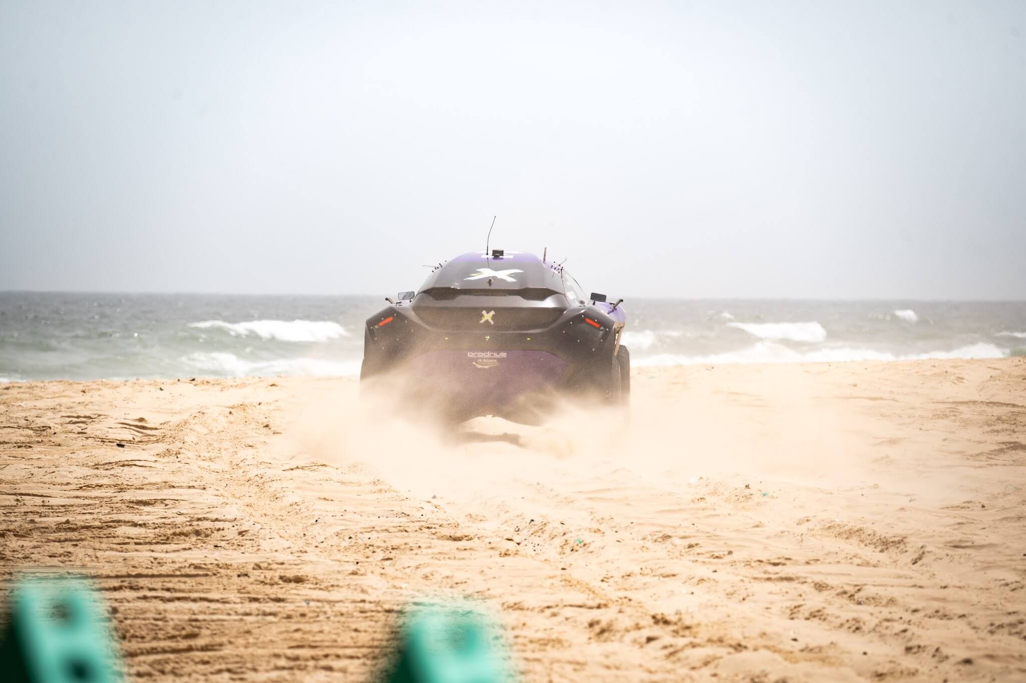 X44-Car-in-front-of-Ocean