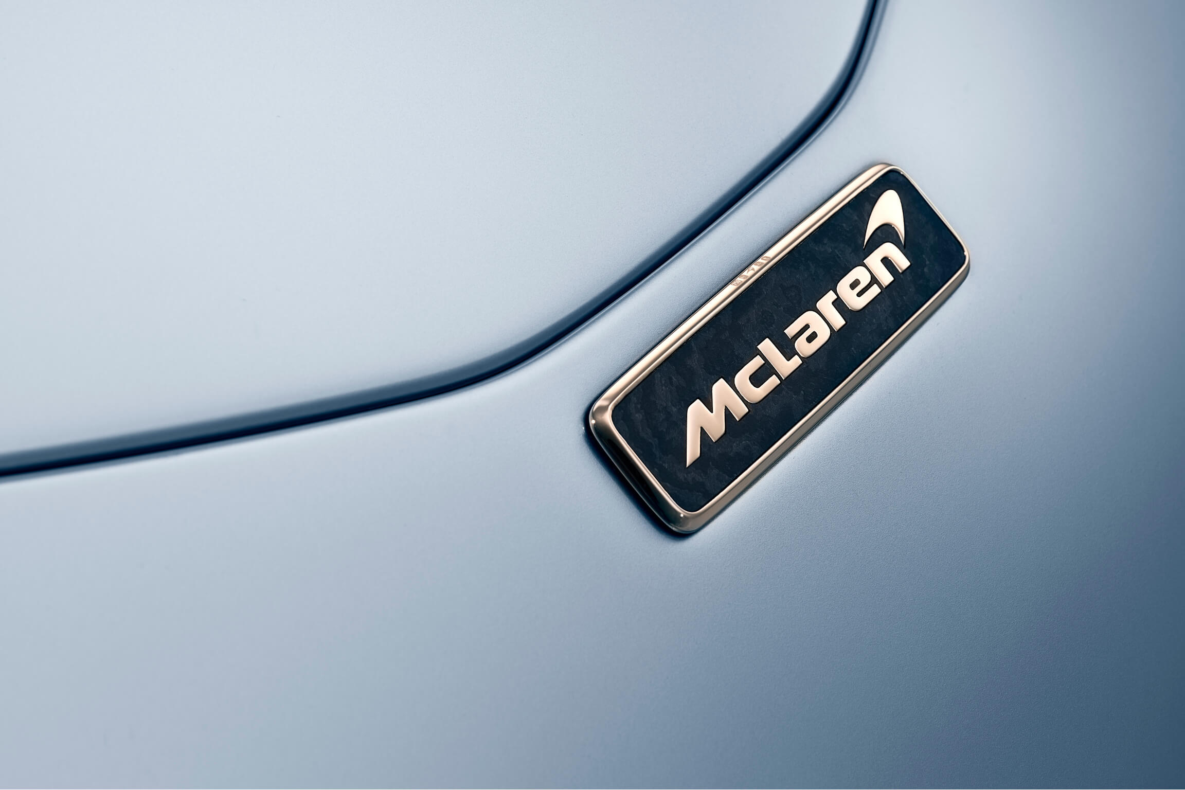 McLaren-logo-on-silver-background