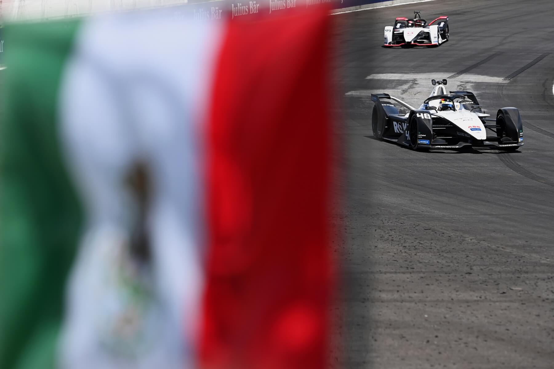 Racing-Oval-Puebla-Tyre-Marbles-Wehrlein-Mortara-Porsche-Venturi
