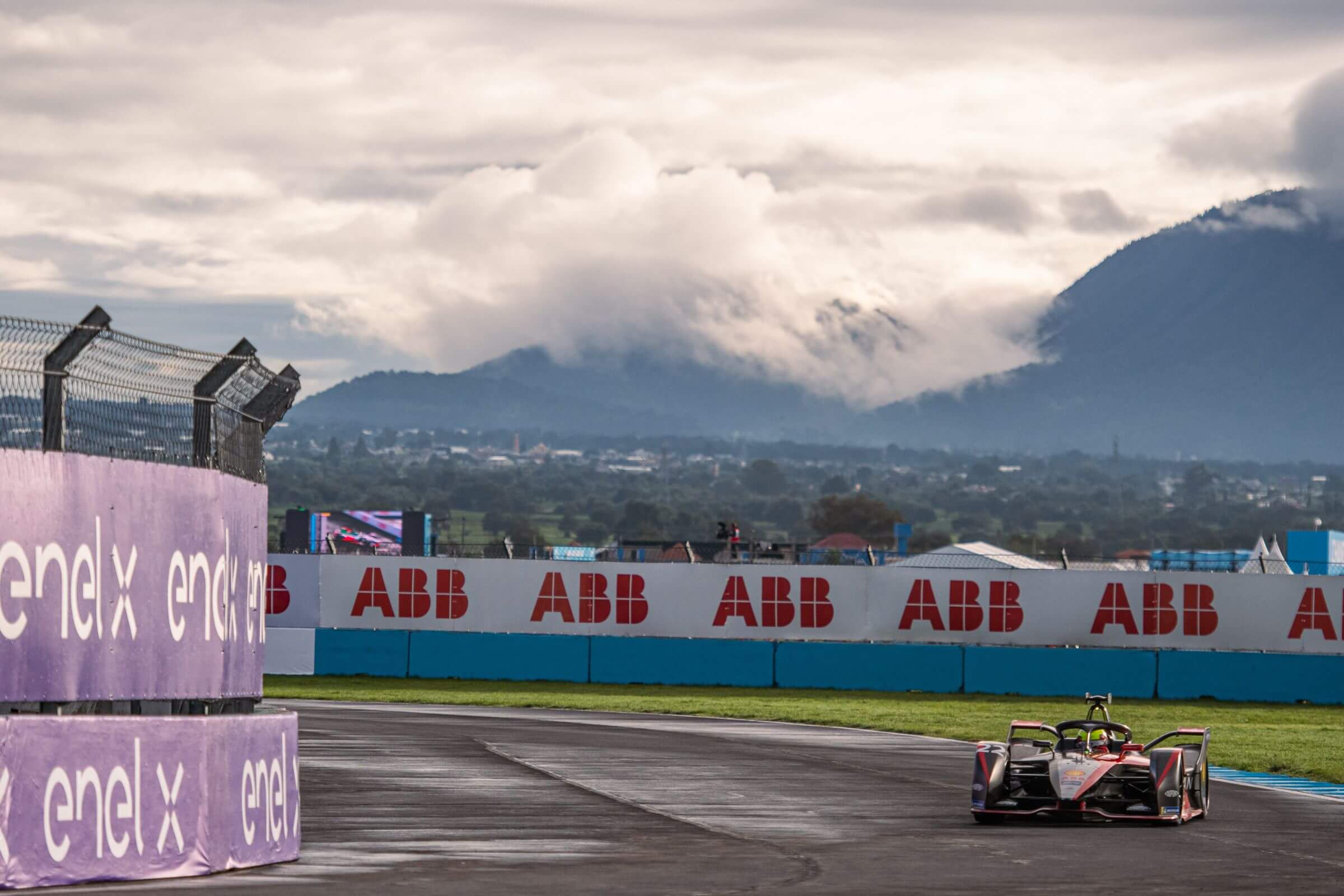 Oliver-Rowland-Nissan-Puebla-Background