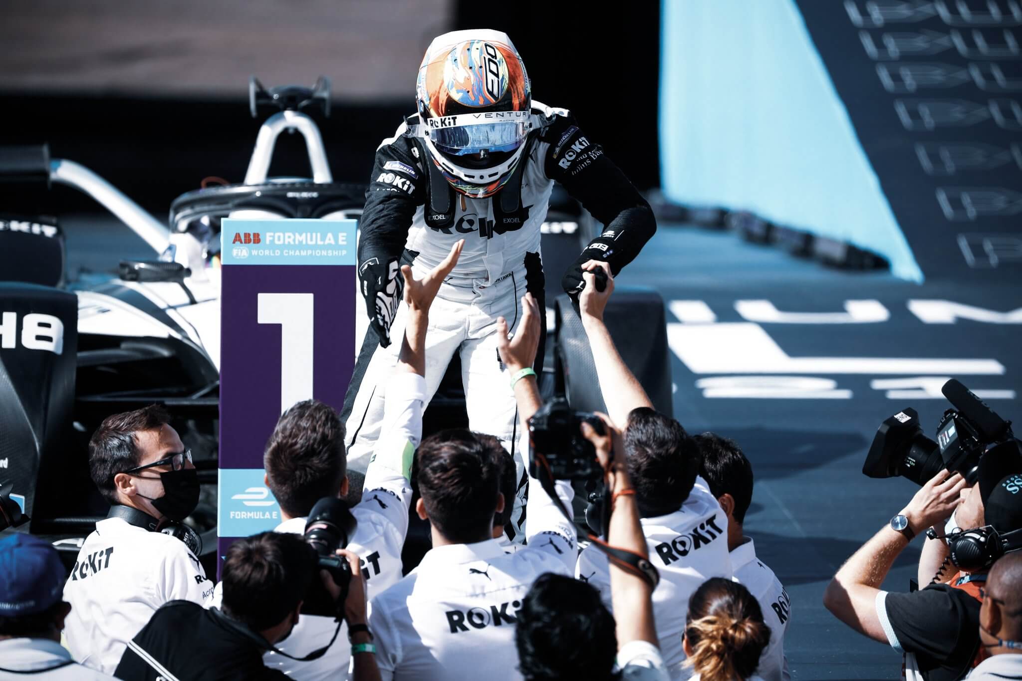 Venturi-celebrating-Edo-Mortara-win-in-Puebla