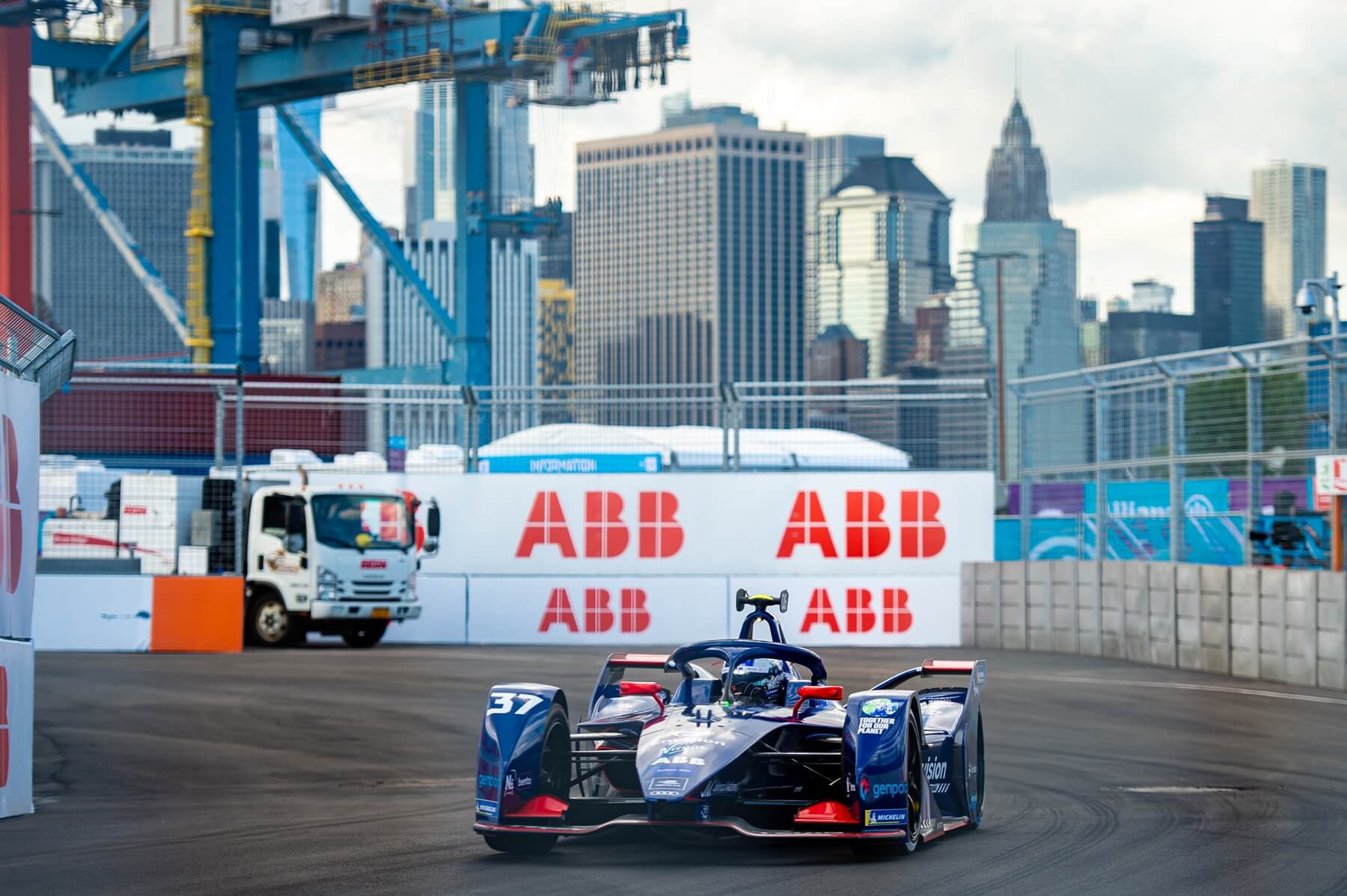 Nick-Cassidy-New-York-Skyline