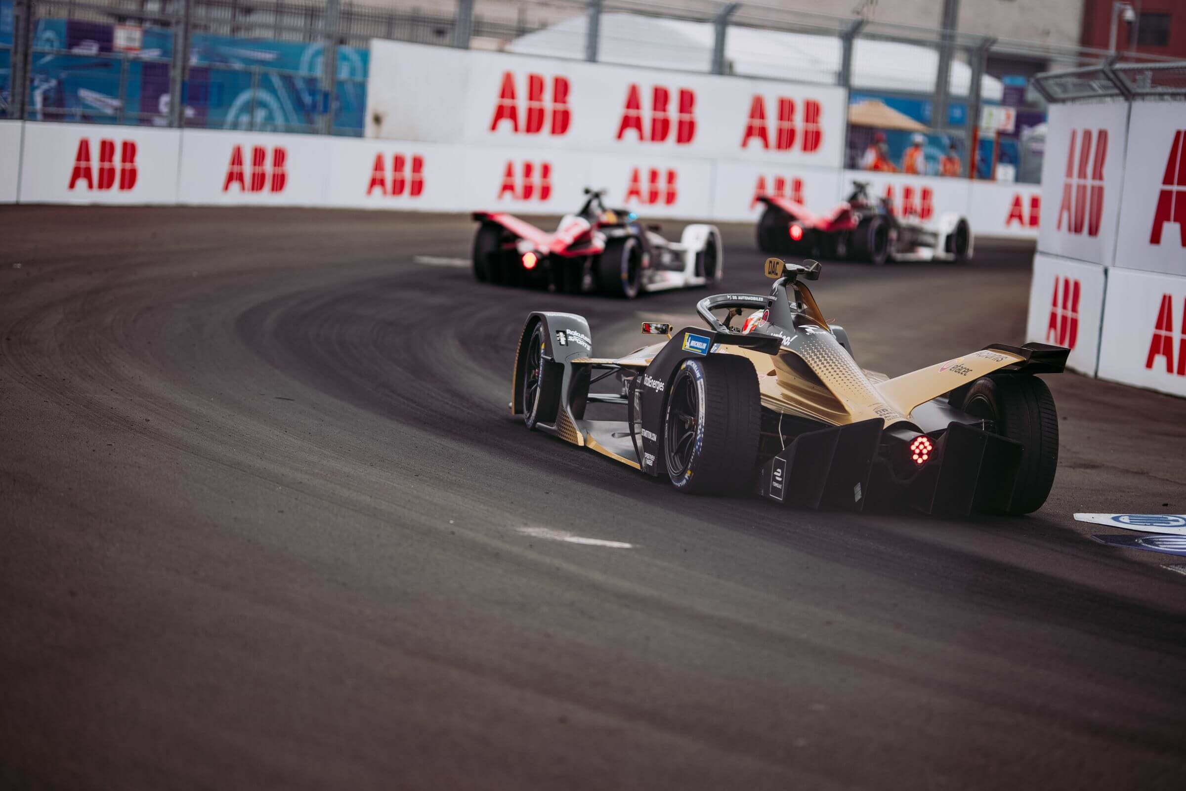 Felix-da-Costa-chasing-Porsche-in-New-York-Formula-E-Race