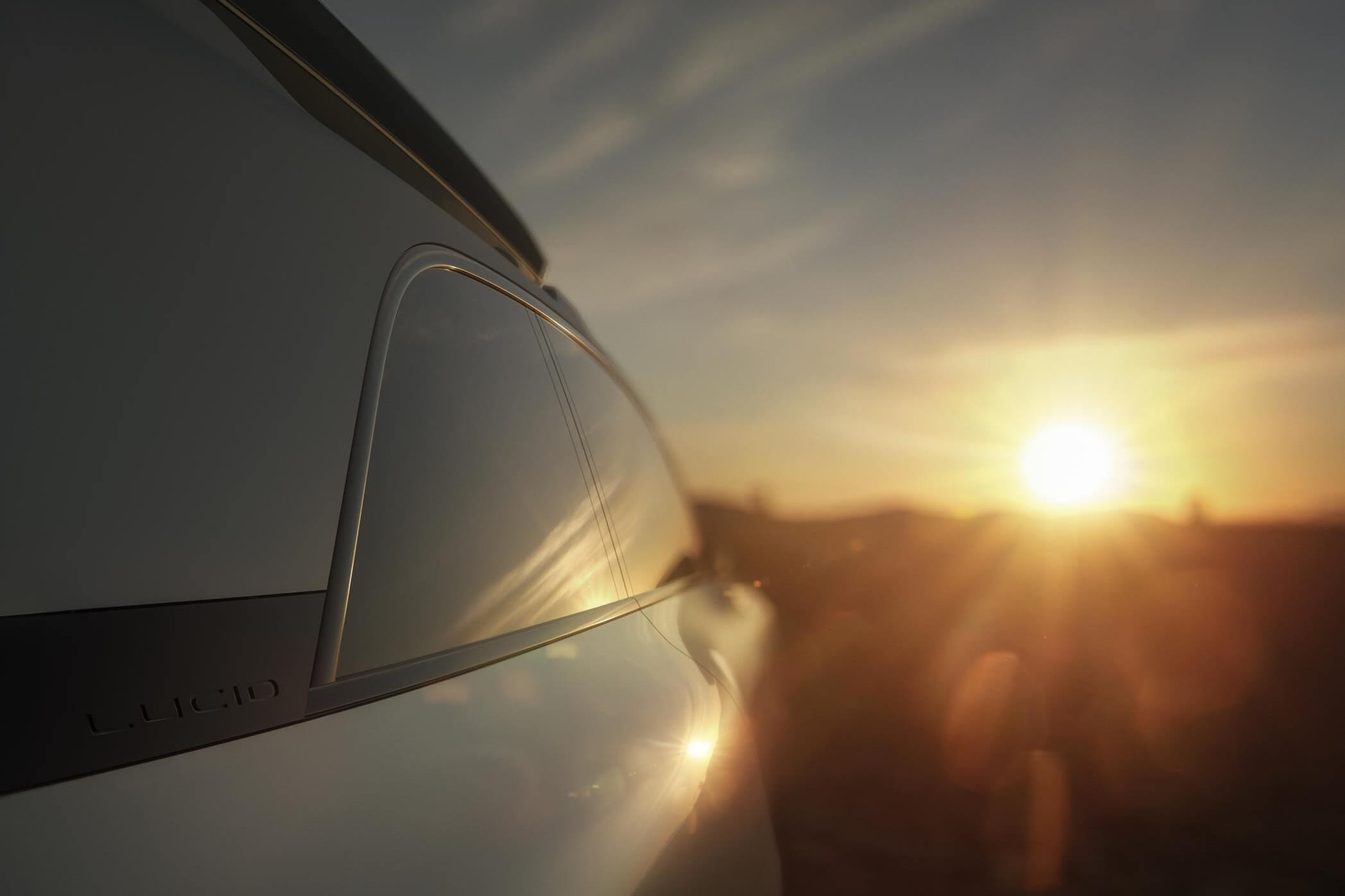 Lucid-SUV-Sunset