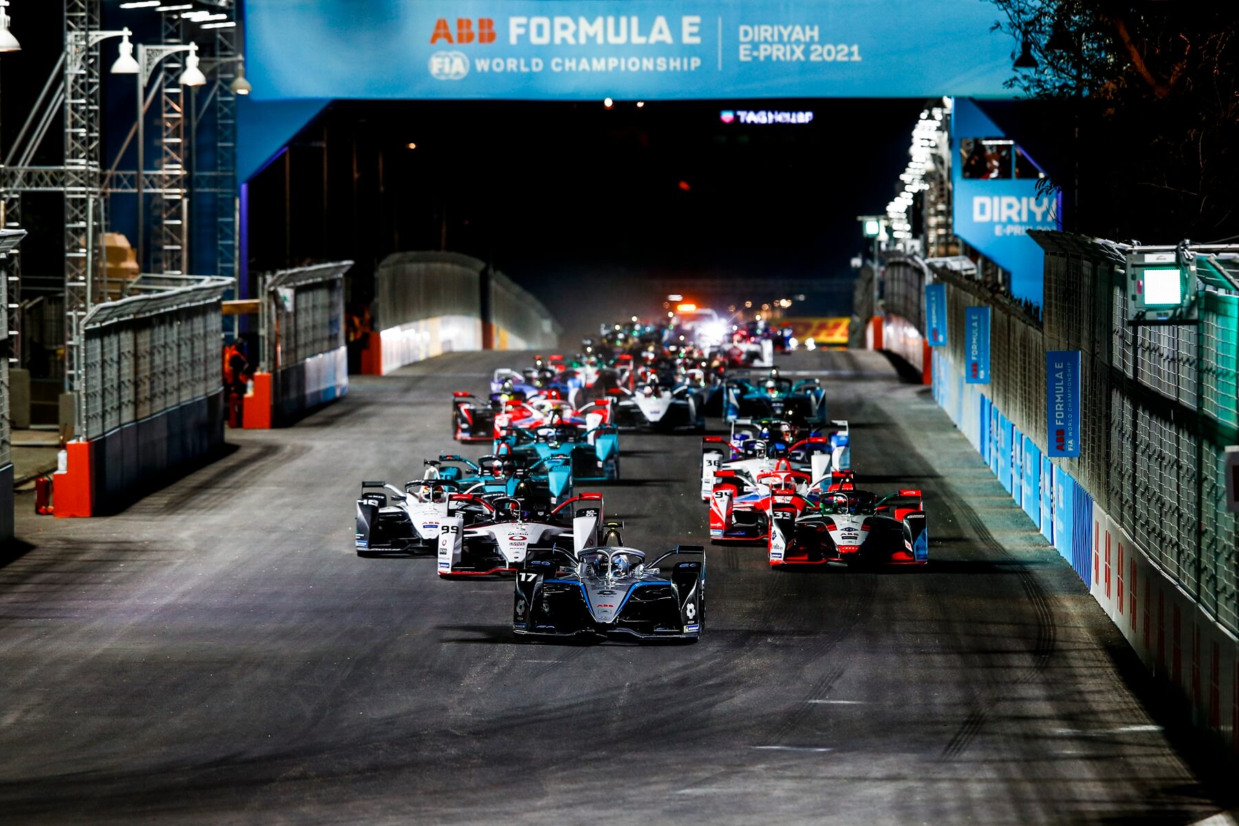 Nyck-de-Vries-Leading-Saudi-Arabia