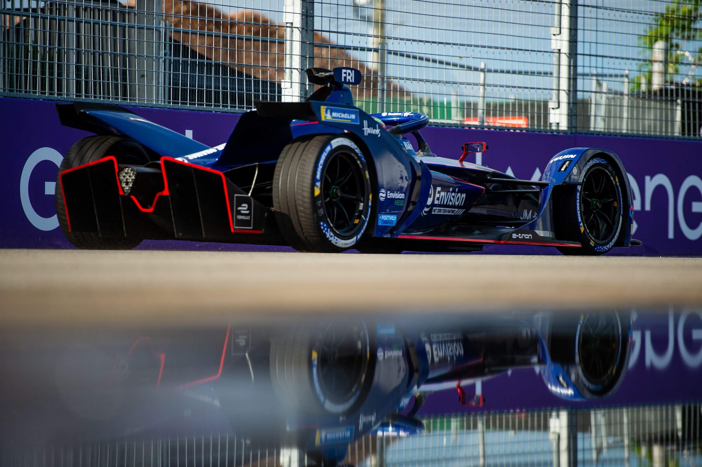 Robin-Frijns-New-York-Mirror