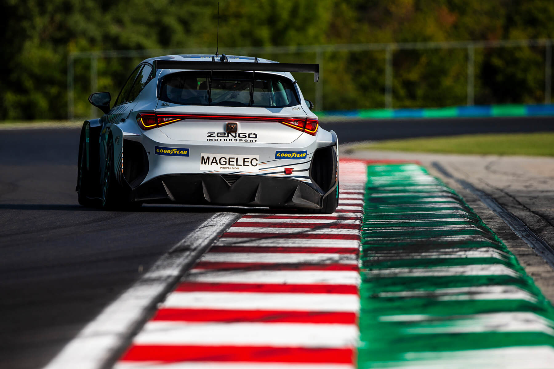 Mikel-Azcona-wins-Budapest-race