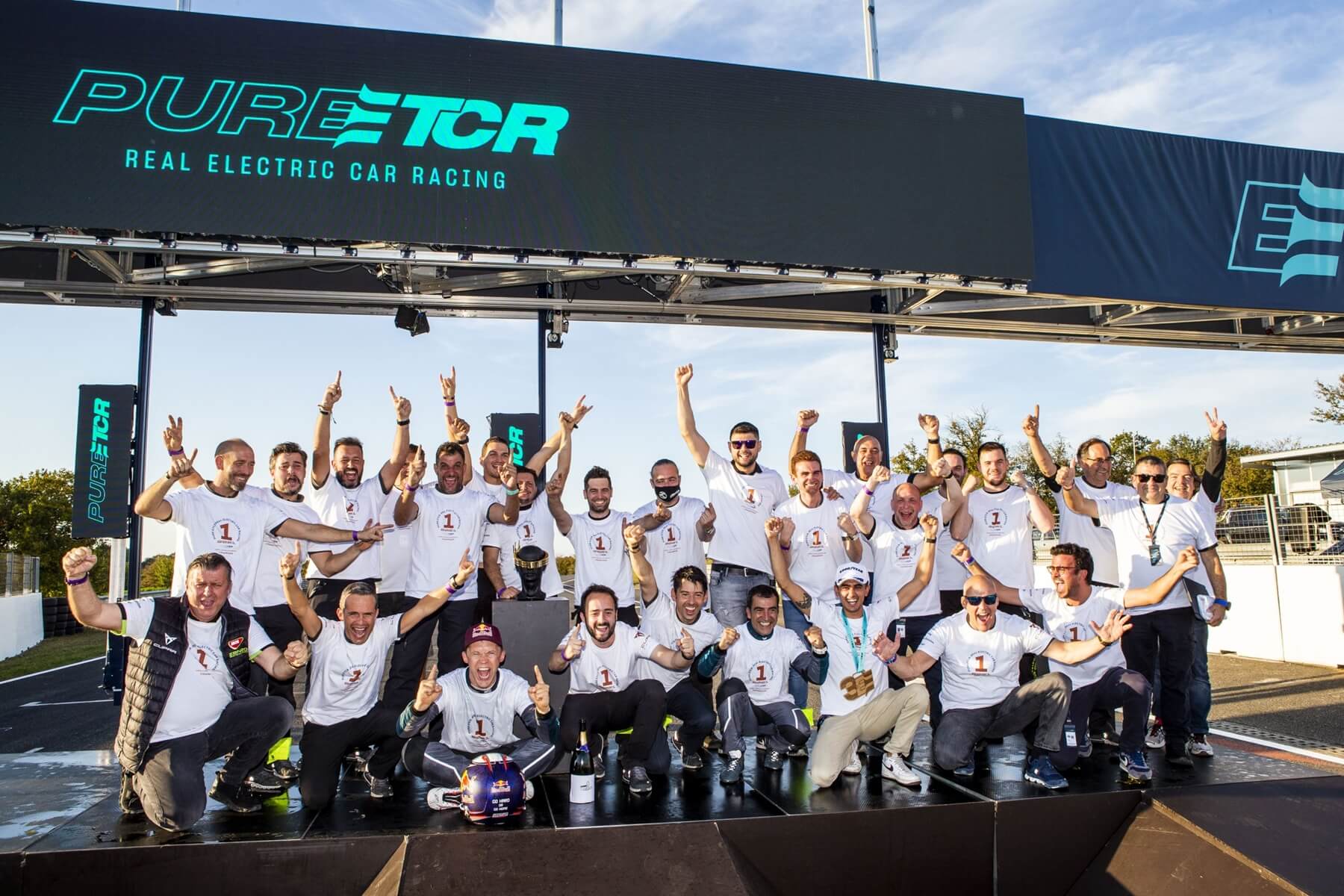 King-of-the-Season-2021-Mattias-Ekström-Cupra-e-Racer-Pure-ETCR