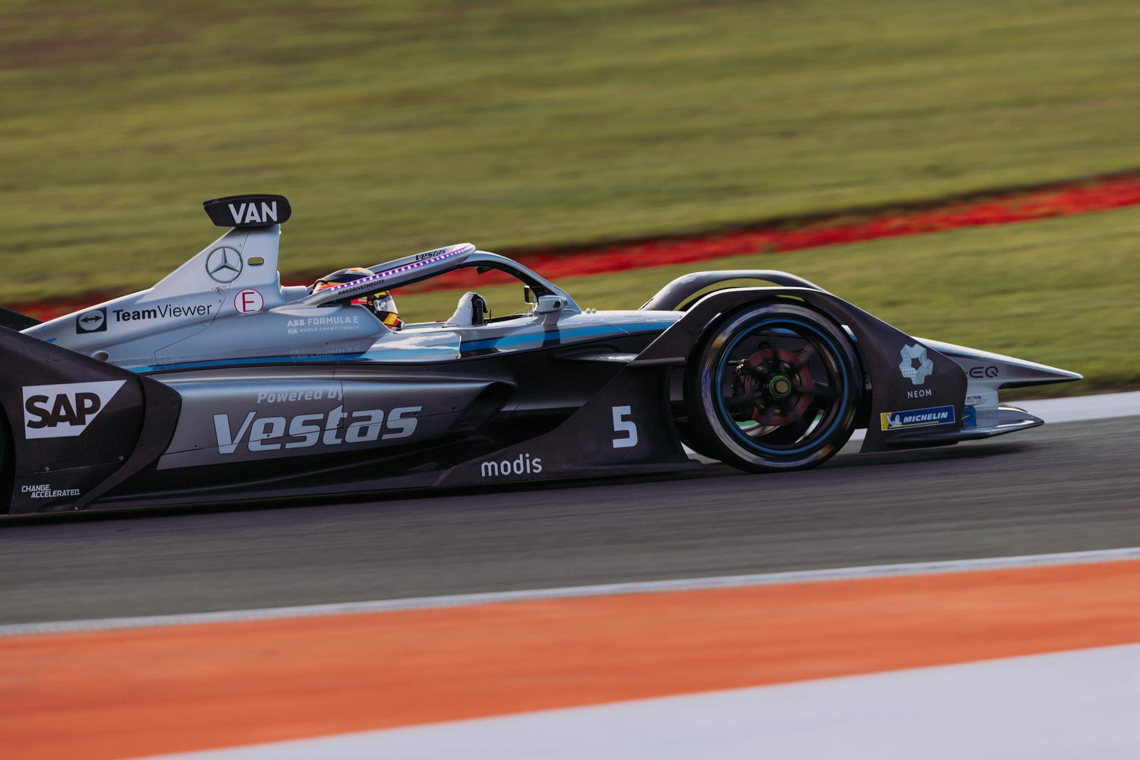 Valencia-Vandoorne-Electric-Racing