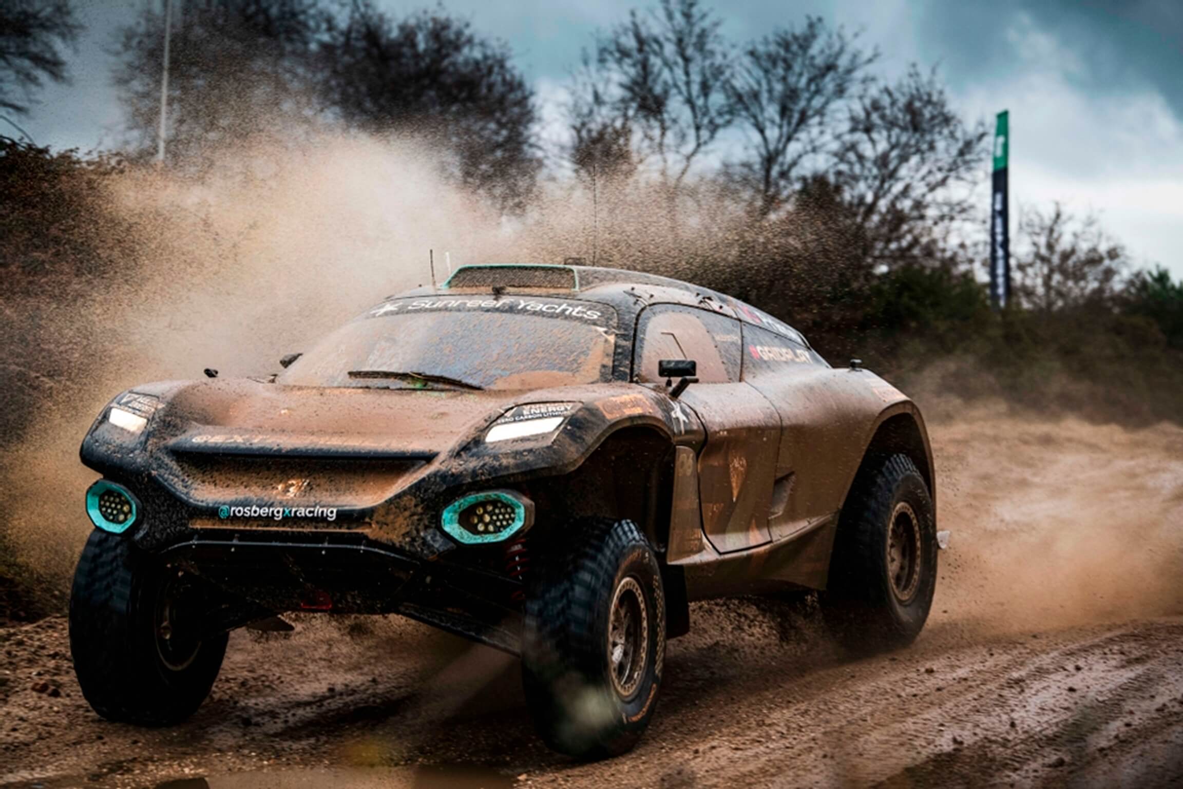 Muddy-Car-Extreme-E-Jurassic-X-Prix